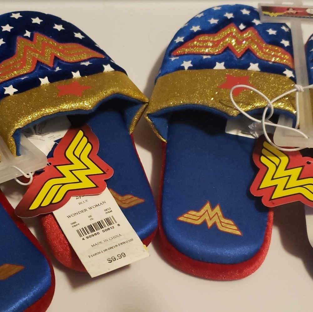 🆕️Wonder Woman Slippers